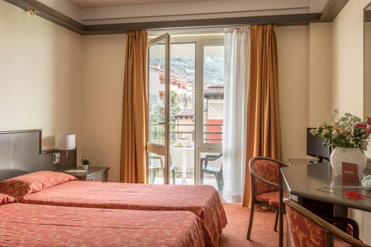 Hotel Drago - Garda Lake Collection برنزوني سول جاردا المظهر الخارجي الصورة